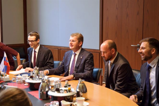 Tranzit plynu cez Ukrajinu na Slovensko treba zachovať, presviedčal Žiga v Nemecku